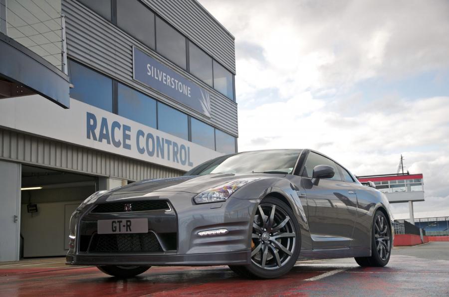  Nissan GT-R 2013 года  (EU) (фото 3 из 69)